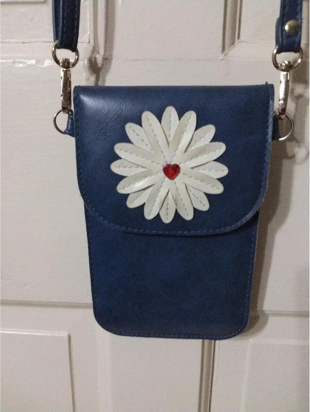 Touch screen purse